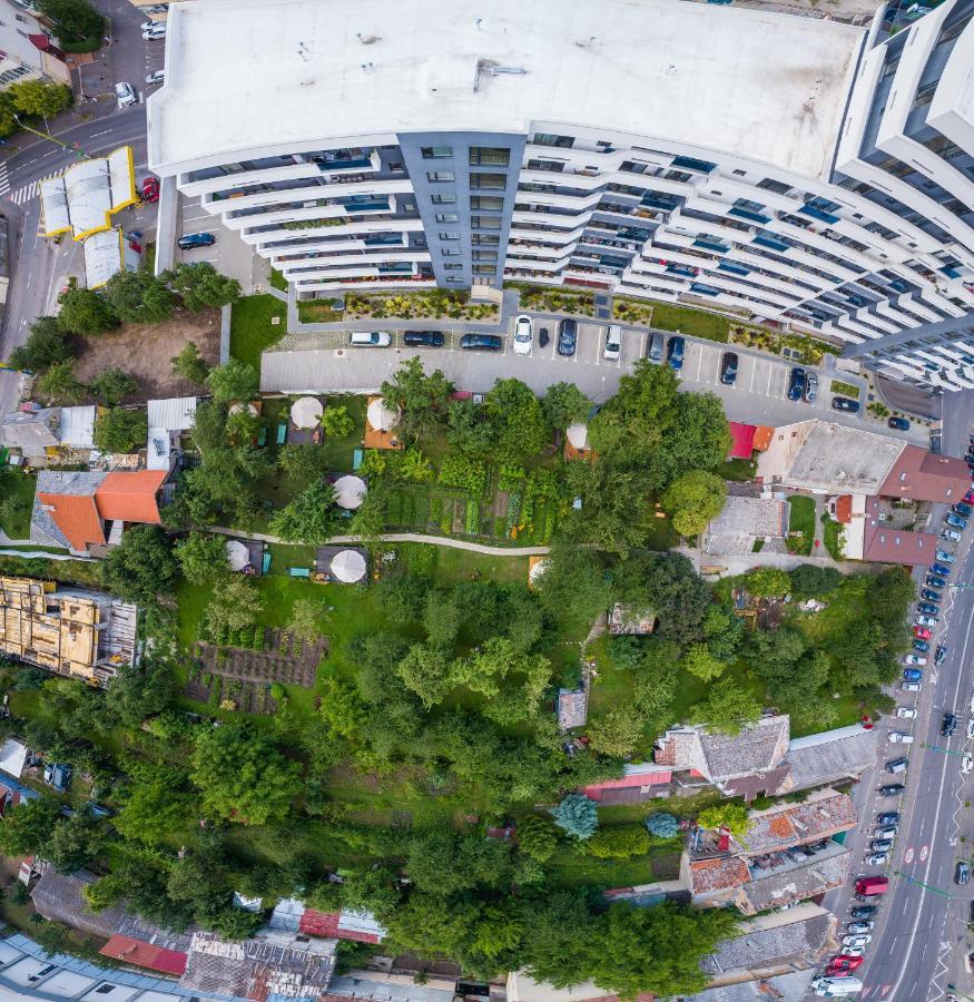 Dragonfly Gardens - The Wagons Braşov Exterior foto